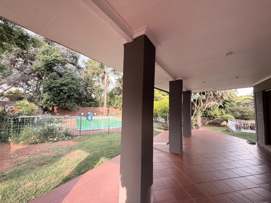 5 Bedroom Property for Sale in Huttenheights KwaZulu-Natal
