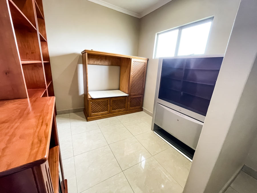To Let 4 Bedroom Property for Rent in Somerset Park KwaZulu-Natal