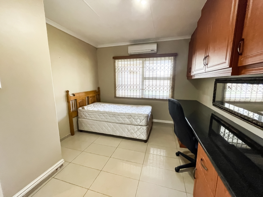 To Let 4 Bedroom Property for Rent in Somerset Park KwaZulu-Natal