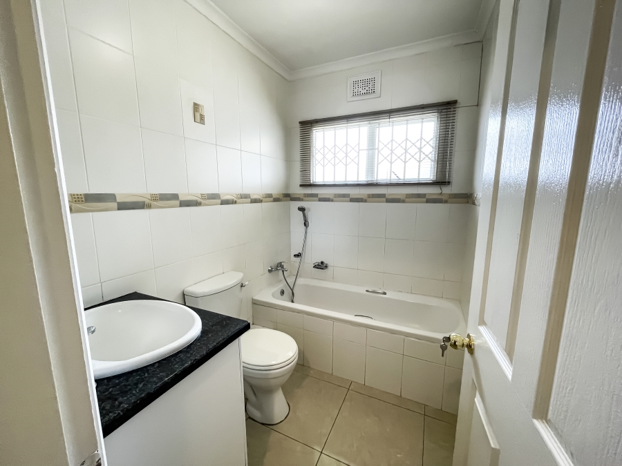 To Let 4 Bedroom Property for Rent in Somerset Park KwaZulu-Natal