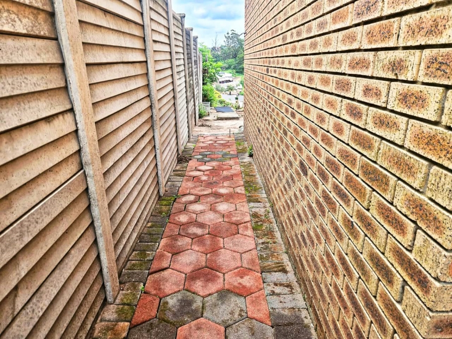 5 Bedroom Property for Sale in Havenside KwaZulu-Natal