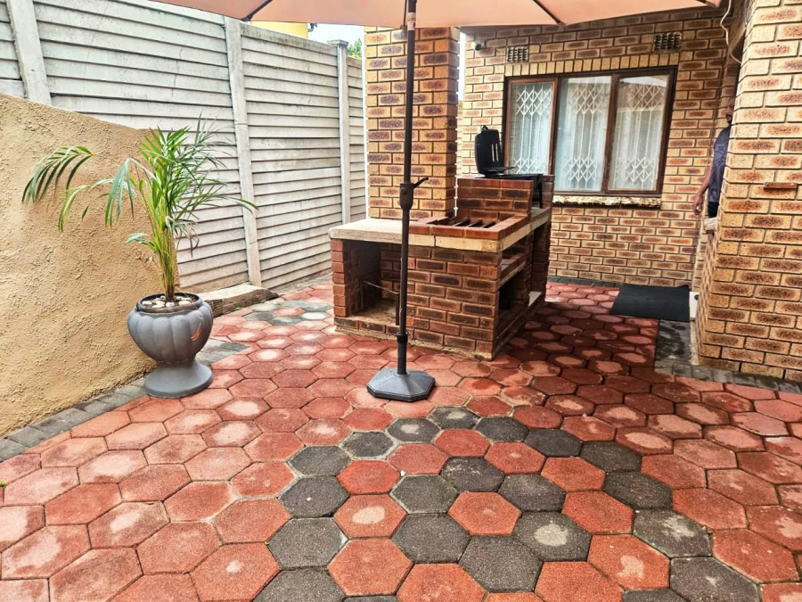 5 Bedroom Property for Sale in Havenside KwaZulu-Natal