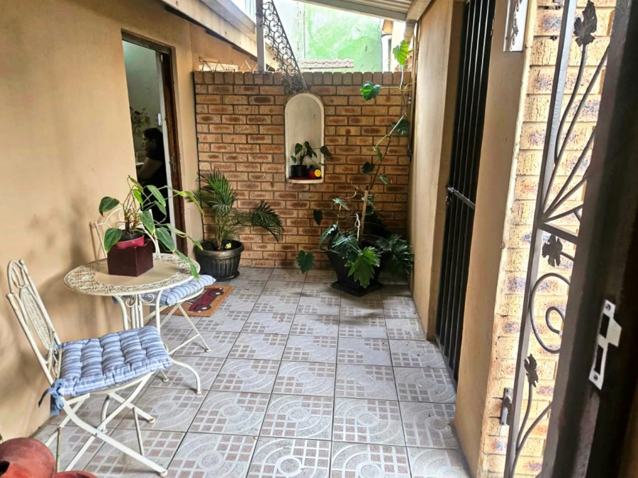 5 Bedroom Property for Sale in Havenside KwaZulu-Natal