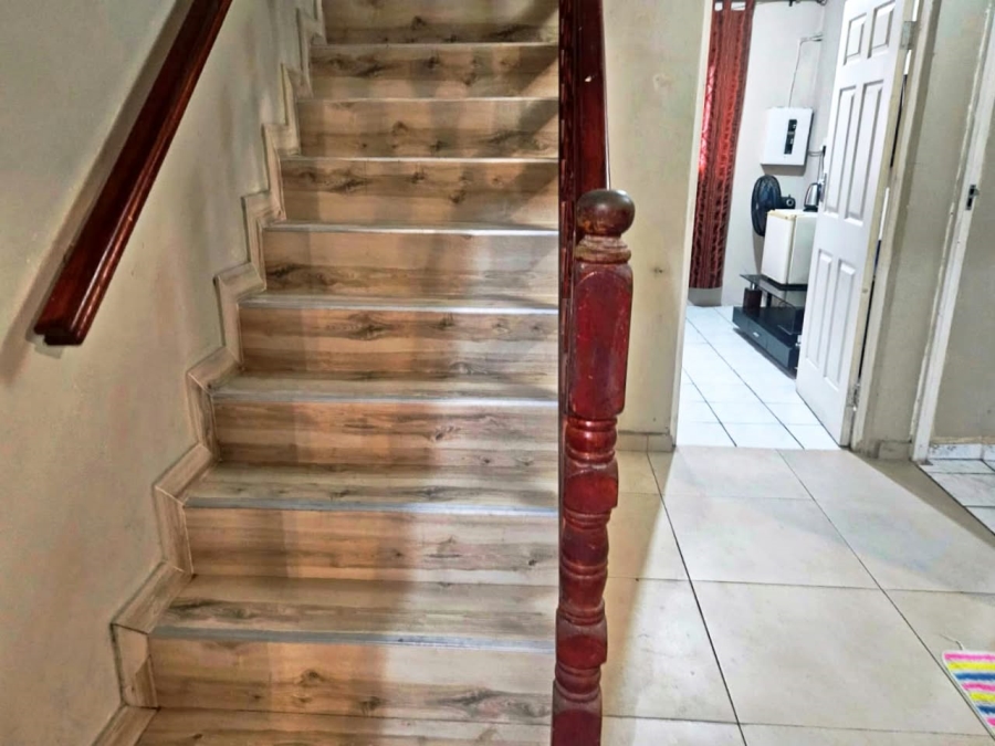 5 Bedroom Property for Sale in Havenside KwaZulu-Natal