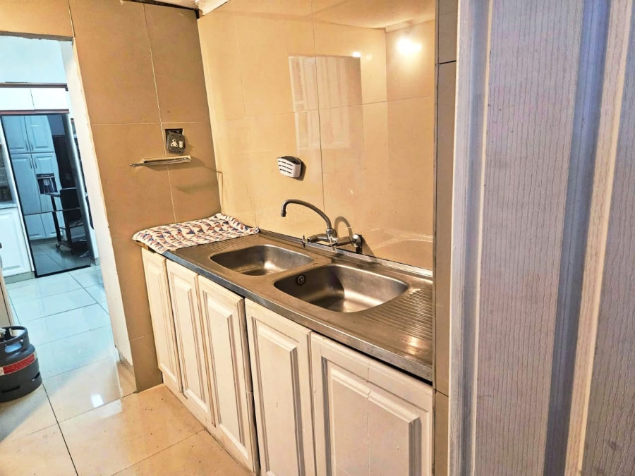5 Bedroom Property for Sale in Havenside KwaZulu-Natal