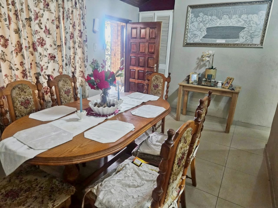 5 Bedroom Property for Sale in Havenside KwaZulu-Natal