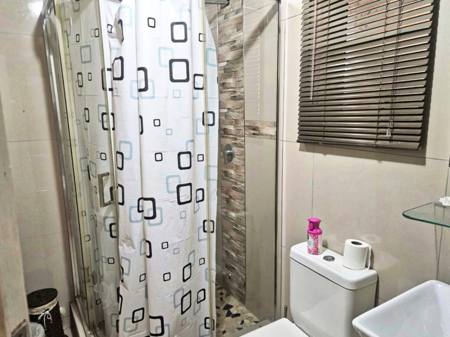 5 Bedroom Property for Sale in Havenside KwaZulu-Natal