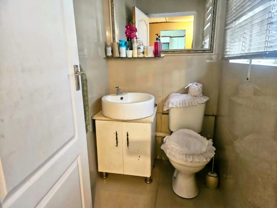 5 Bedroom Property for Sale in Havenside KwaZulu-Natal