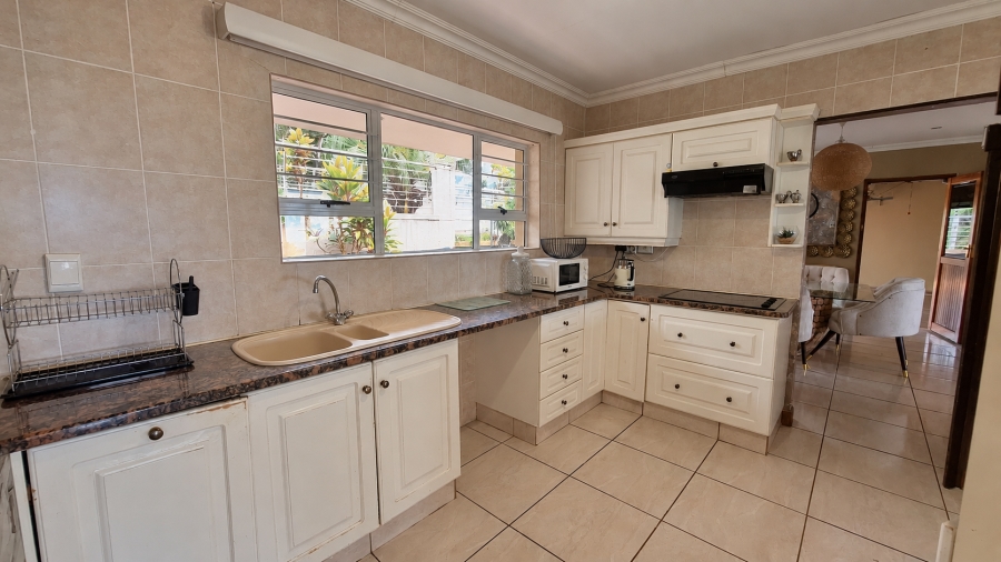 5 Bedroom Property for Sale in Salt Rock KwaZulu-Natal