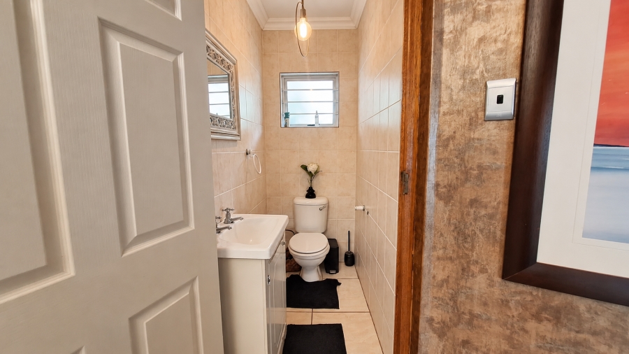 5 Bedroom Property for Sale in Salt Rock KwaZulu-Natal
