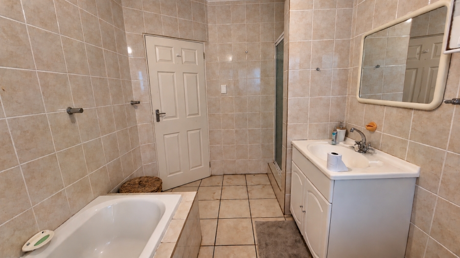 5 Bedroom Property for Sale in Salt Rock KwaZulu-Natal