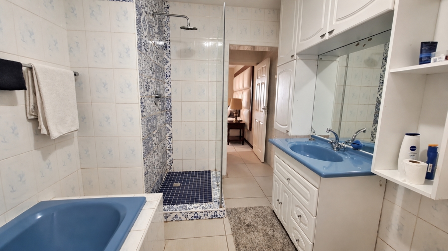 5 Bedroom Property for Sale in Salt Rock KwaZulu-Natal