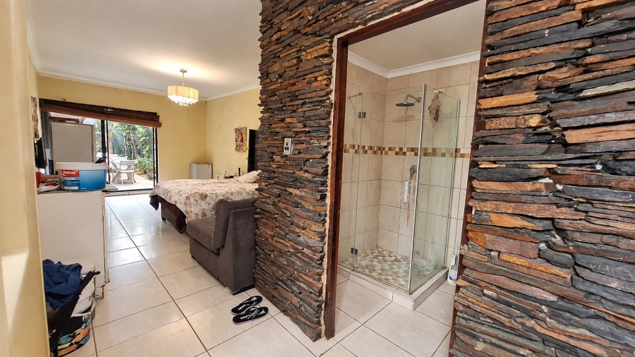 5 Bedroom Property for Sale in Salt Rock KwaZulu-Natal