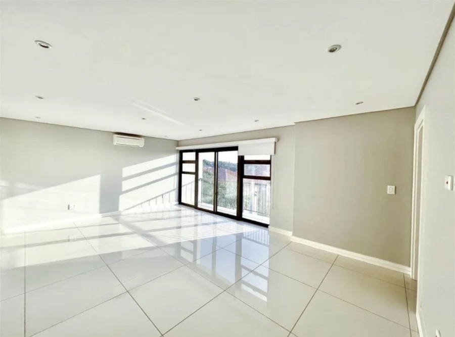 6 Bedroom Property for Sale in Izinga KwaZulu-Natal