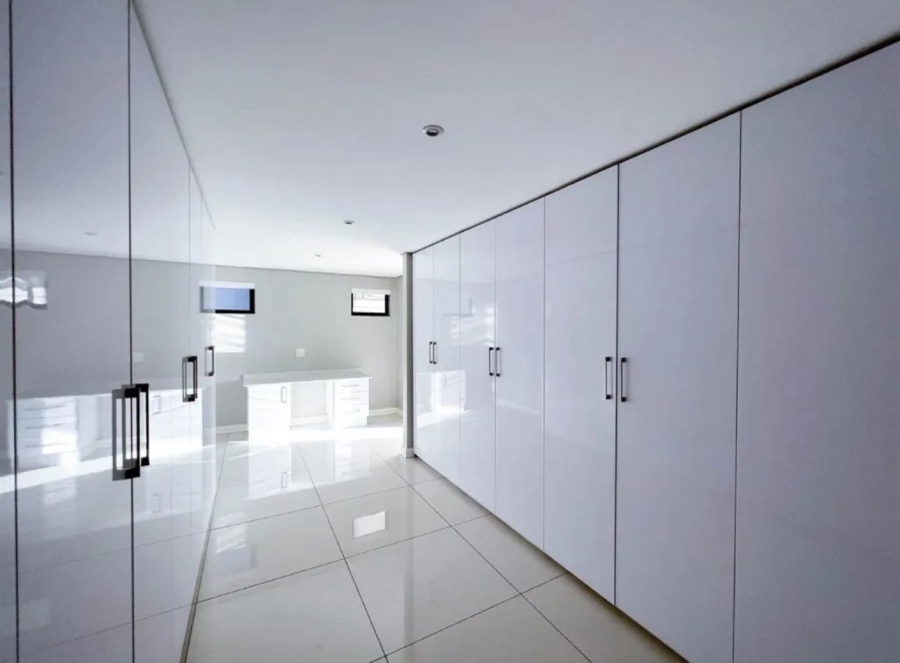 6 Bedroom Property for Sale in Izinga KwaZulu-Natal