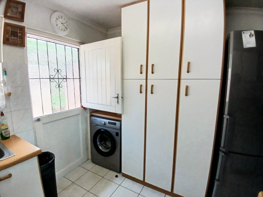 2 Bedroom Property for Sale in Sherwood KwaZulu-Natal