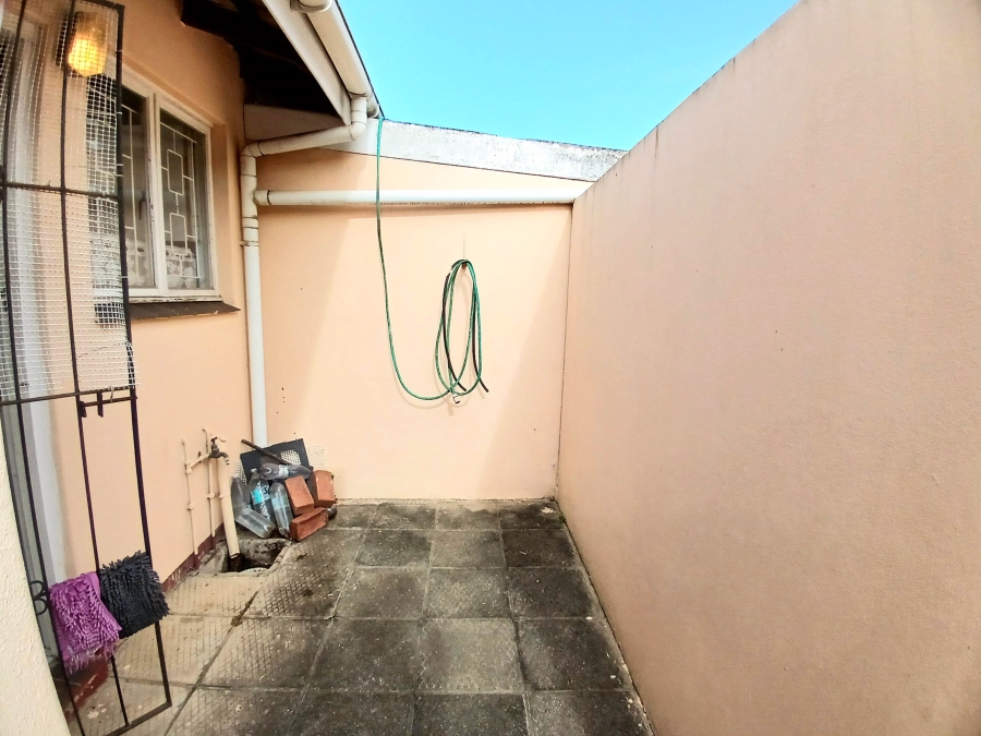 2 Bedroom Property for Sale in Sherwood KwaZulu-Natal