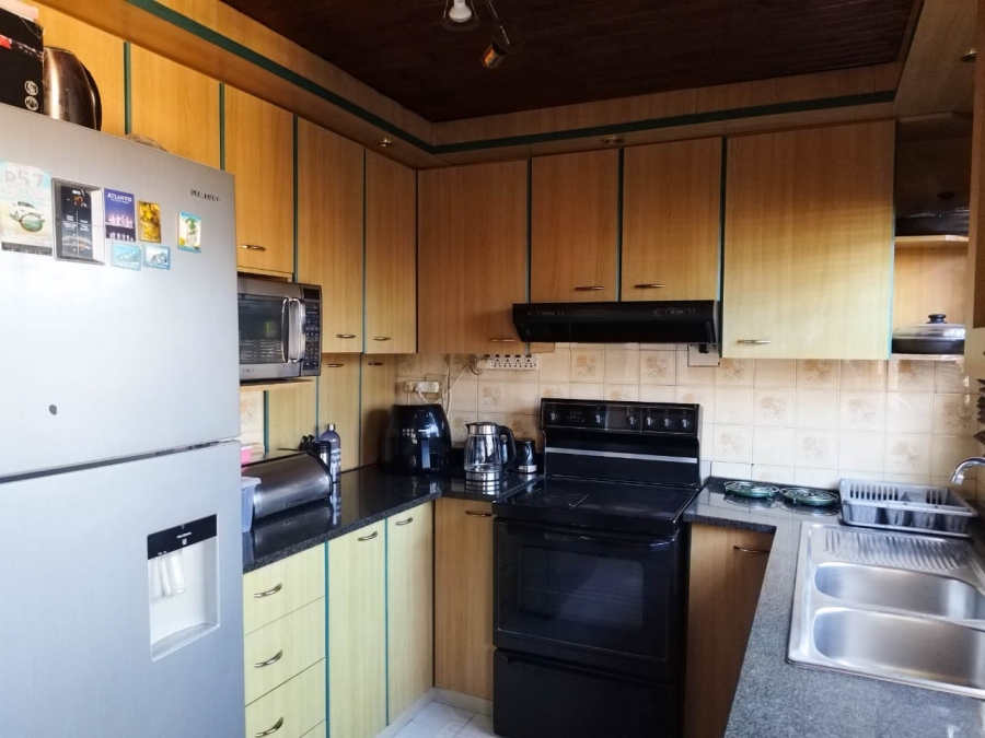 3 Bedroom Property for Sale in Northcroft KwaZulu-Natal
