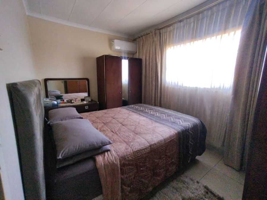3 Bedroom Property for Sale in Northcroft KwaZulu-Natal