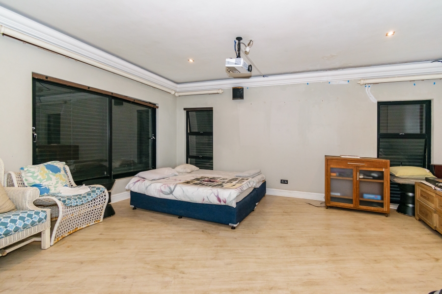 5 Bedroom Property for Sale in Salt Rock KwaZulu-Natal