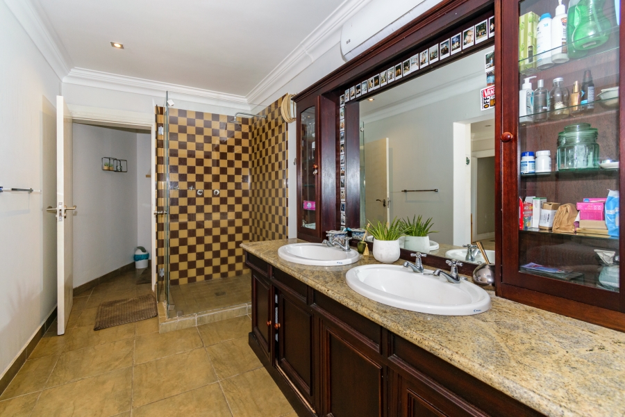 5 Bedroom Property for Sale in Salt Rock KwaZulu-Natal