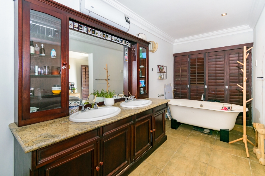 5 Bedroom Property for Sale in Salt Rock KwaZulu-Natal