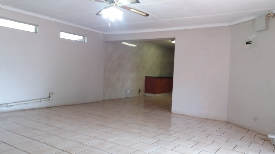 To Let 2 Bedroom Property for Rent in Worlds View KwaZulu-Natal