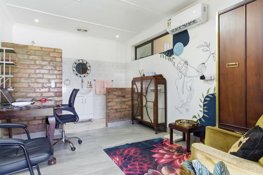 6 Bedroom Property for Sale in Amanzimtoti KwaZulu-Natal