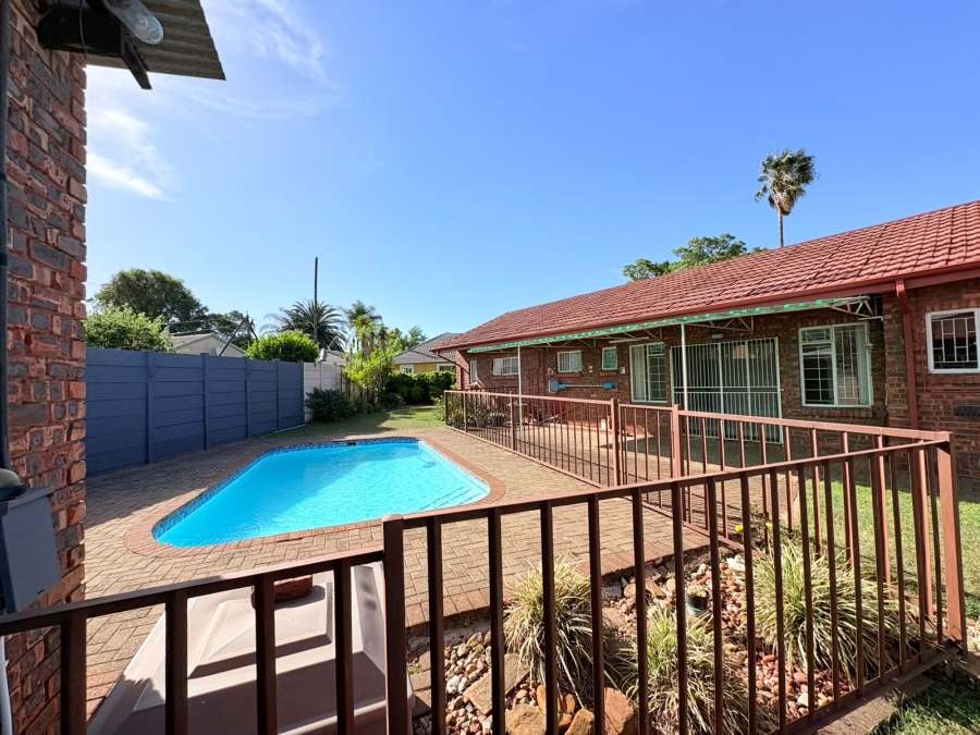 To Let 5 Bedroom Property for Rent in Pioneer Park KwaZulu-Natal