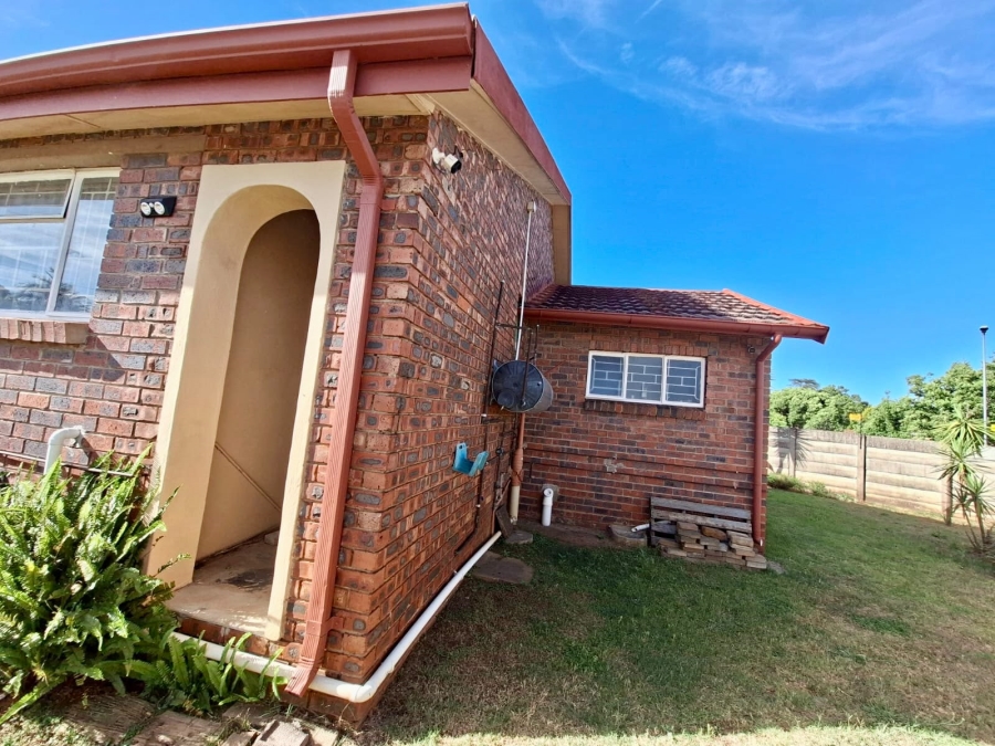 To Let 5 Bedroom Property for Rent in Pioneer Park KwaZulu-Natal