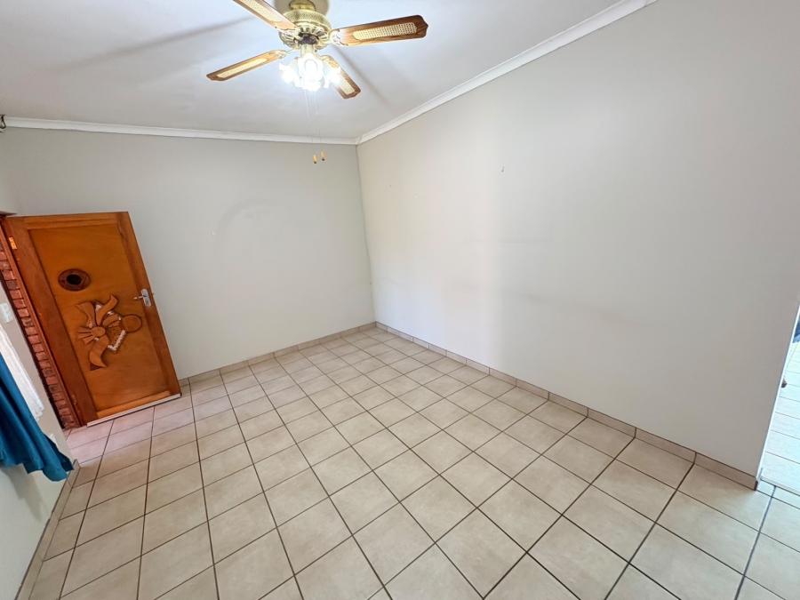 To Let 5 Bedroom Property for Rent in Pioneer Park KwaZulu-Natal