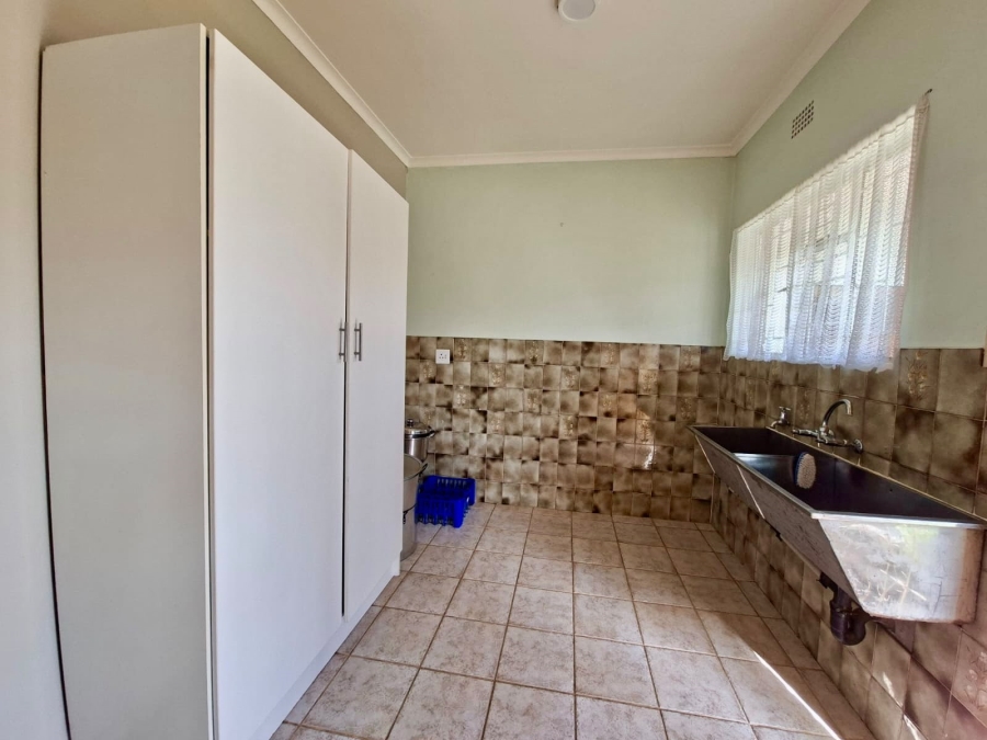 To Let 5 Bedroom Property for Rent in Pioneer Park KwaZulu-Natal