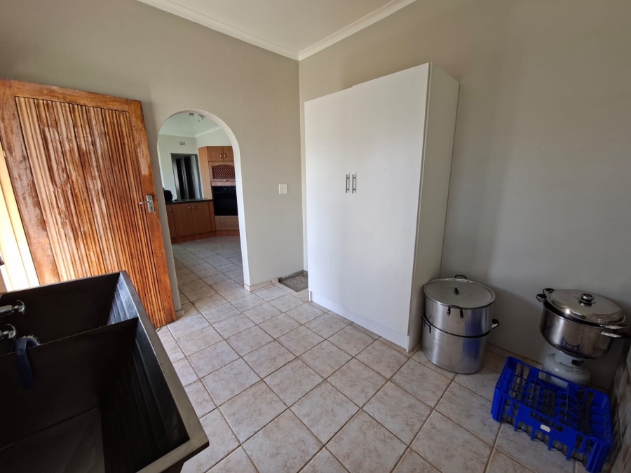 To Let 5 Bedroom Property for Rent in Pioneer Park KwaZulu-Natal