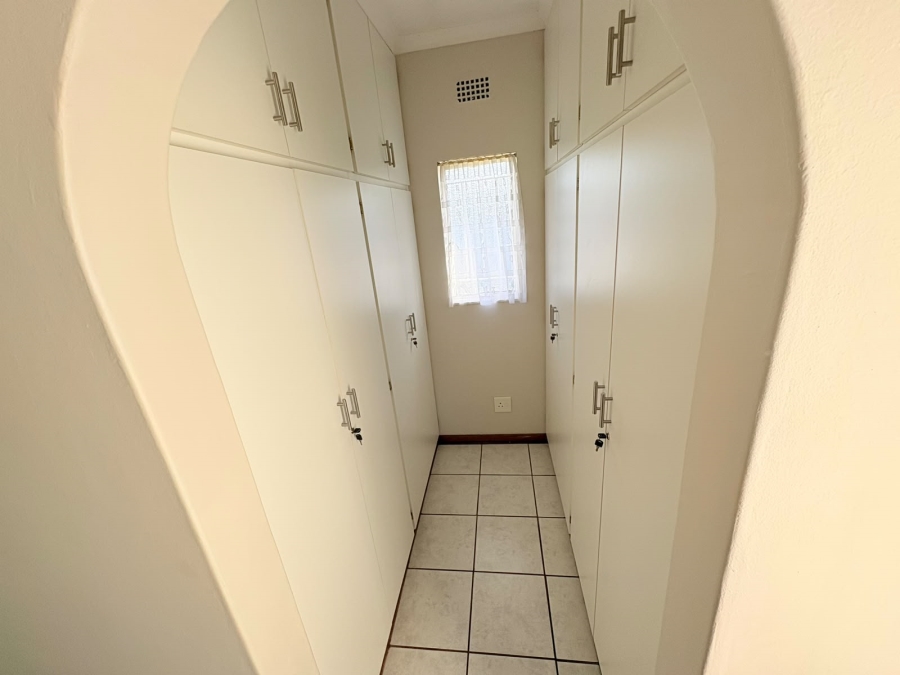 To Let 5 Bedroom Property for Rent in Pioneer Park KwaZulu-Natal
