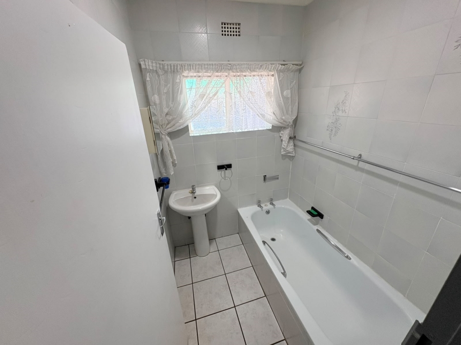 To Let 5 Bedroom Property for Rent in Pioneer Park KwaZulu-Natal