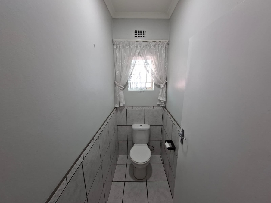 To Let 5 Bedroom Property for Rent in Pioneer Park KwaZulu-Natal