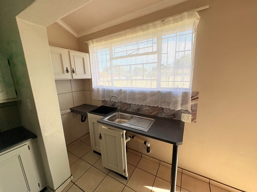 To Let 5 Bedroom Property for Rent in Pioneer Park KwaZulu-Natal