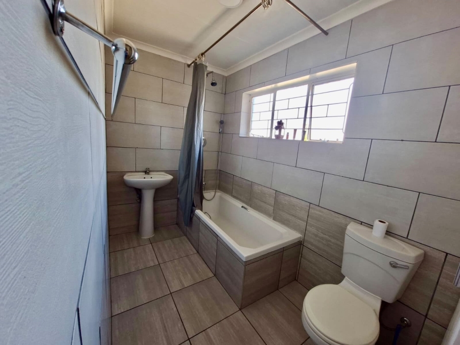To Let 5 Bedroom Property for Rent in Pioneer Park KwaZulu-Natal