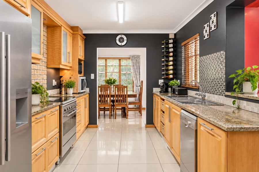 4 Bedroom Property for Sale in Kloof KwaZulu-Natal