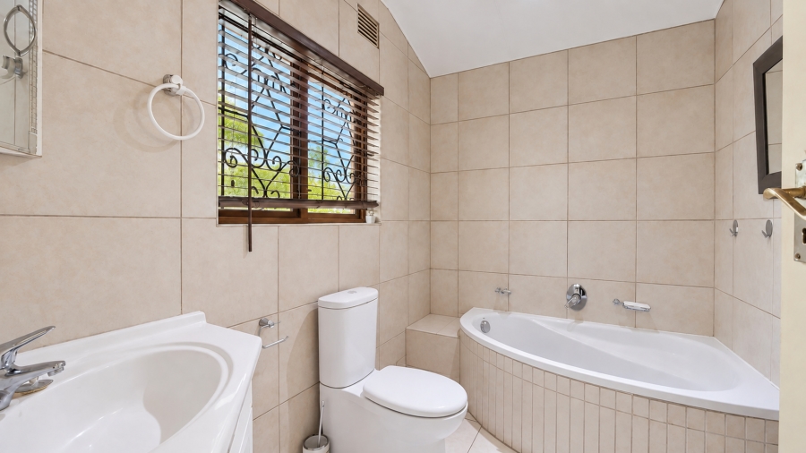 3 Bedroom Property for Sale in Crestholme KwaZulu-Natal