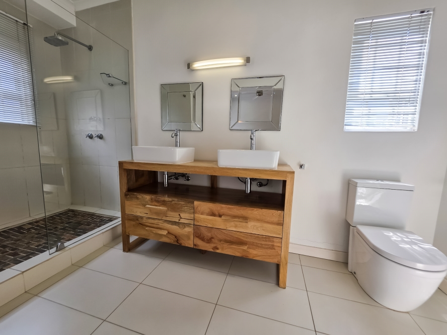 To Let 4 Bedroom Property for Rent in Umhlanga KwaZulu-Natal