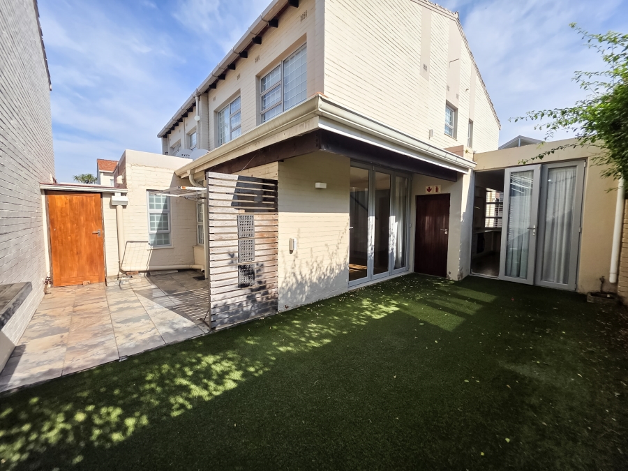 To Let 4 Bedroom Property for Rent in Umhlanga KwaZulu-Natal