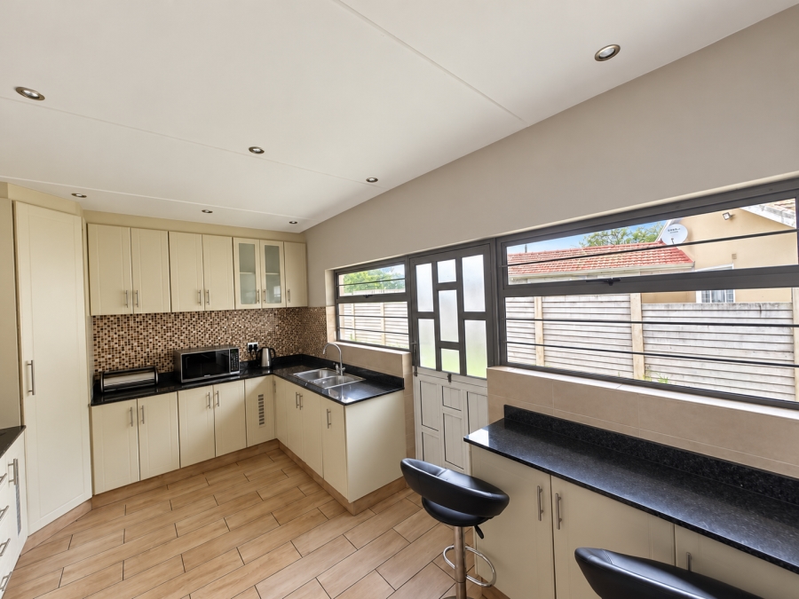 4 Bedroom Property for Sale in Amanzimtoti KwaZulu-Natal