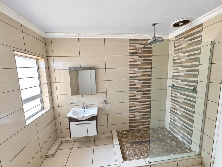 4 Bedroom Property for Sale in Amanzimtoti KwaZulu-Natal
