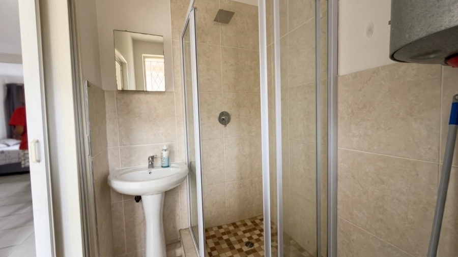 1 Bedroom Property for Sale in Essenwood KwaZulu-Natal
