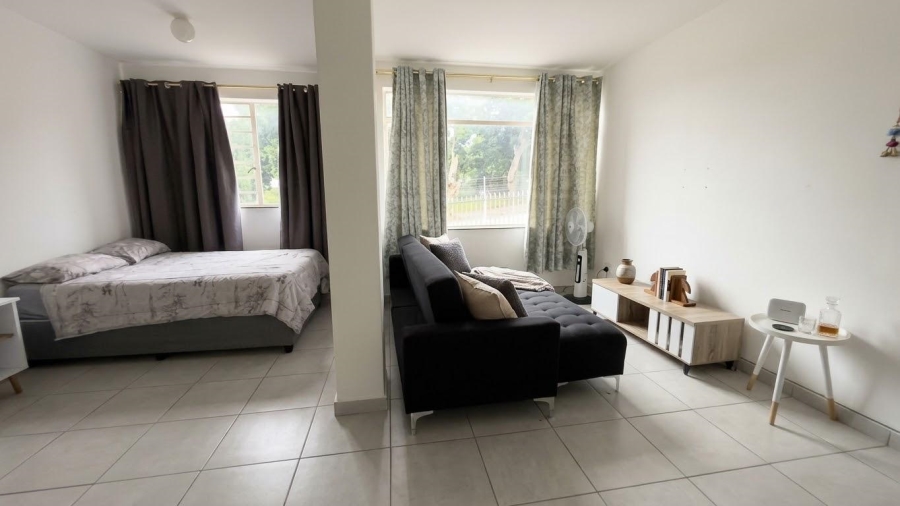 1 Bedroom Property for Sale in Essenwood KwaZulu-Natal