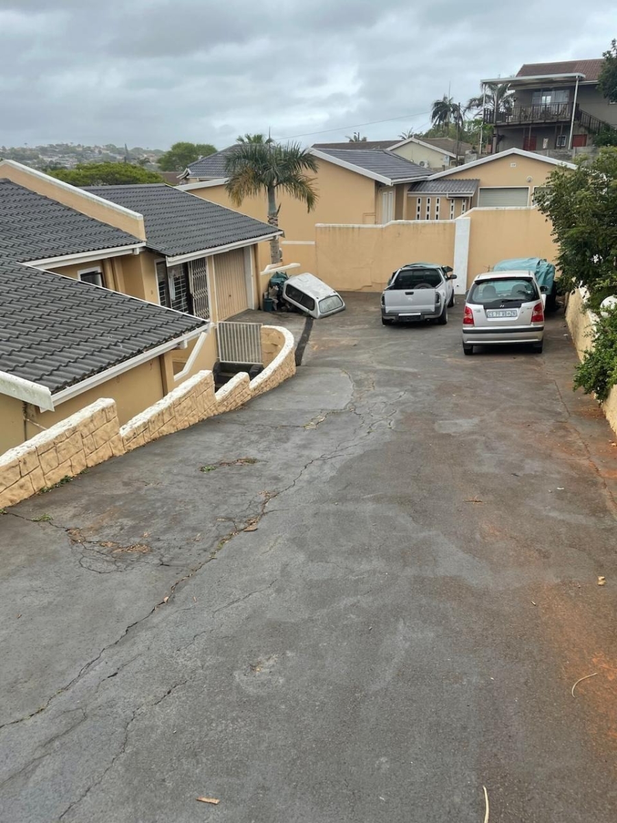 To Let 4 Bedroom Property for Rent in Ocean View KwaZulu-Natal