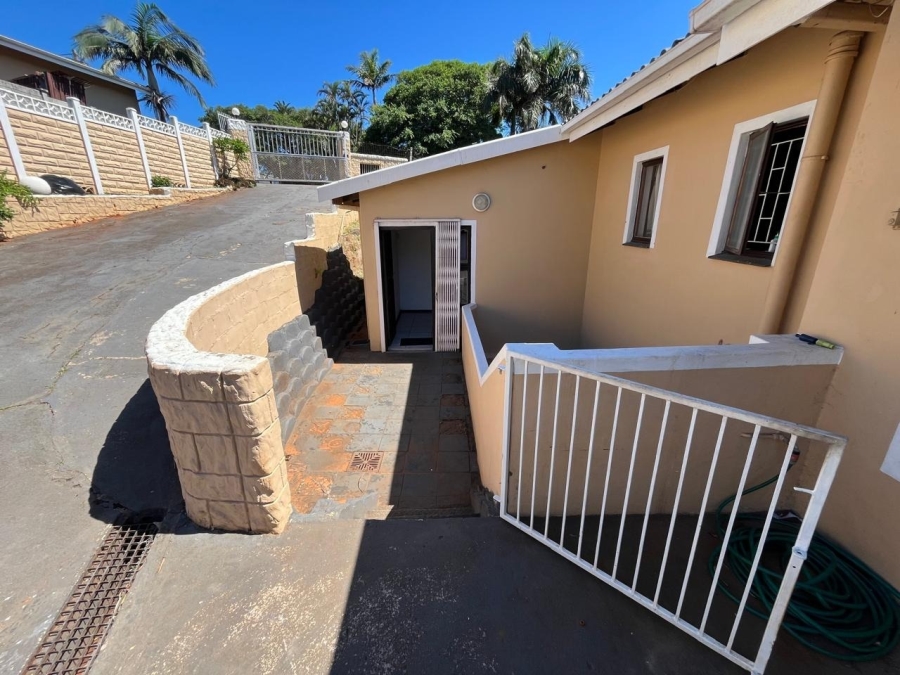 To Let 4 Bedroom Property for Rent in Ocean View KwaZulu-Natal