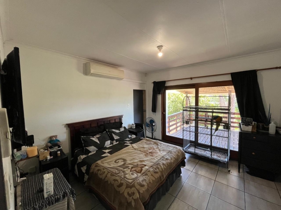 To Let 4 Bedroom Property for Rent in Ocean View KwaZulu-Natal