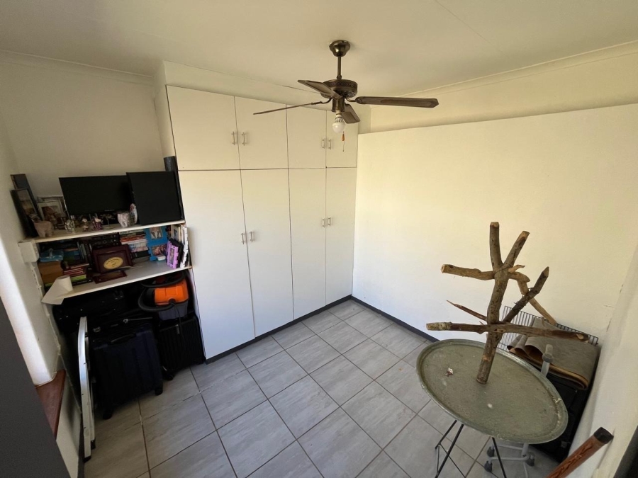 To Let 4 Bedroom Property for Rent in Ocean View KwaZulu-Natal
